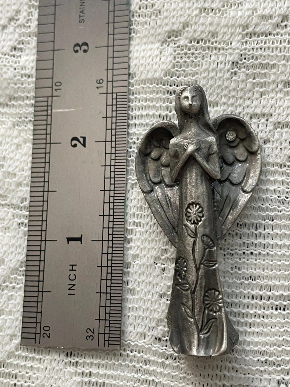 Antique-Style Angel With Gemstone and Flowers